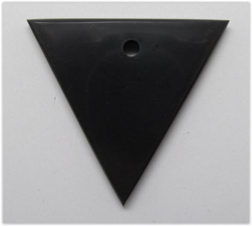 Šungitová prívesok trojuholník 45mm
